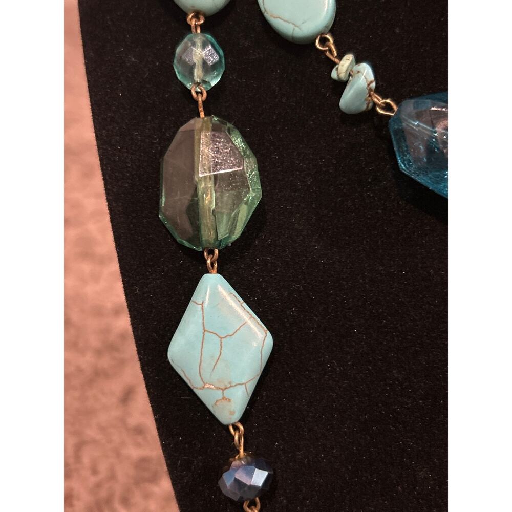 Vintage Faux Turqoise Necklace - Picture 2 of 4